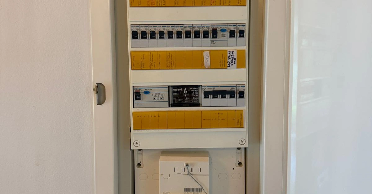 Consumer unit and smart home electrical work in an Almancil villa